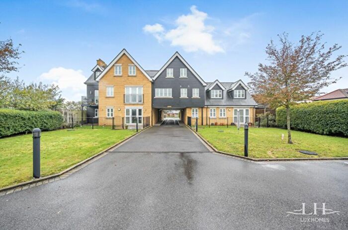 2 Bedroom Apartment For Sale In St James Court, West Horndon, CM13