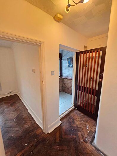 3 Bedroom Terraced House For Sale In Old Road East, Gravesend, DA12