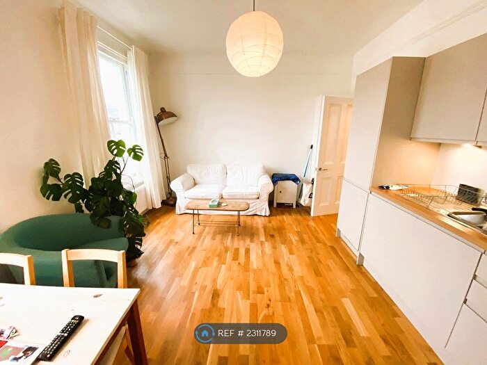 3 Bedroom Flat To Rent In Ashbourne Grove, London, SE22