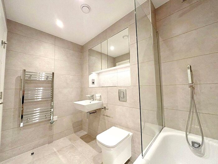 1 Bedroom Flat To Rent In Farnborough Road, Farnborough, Surrey, GU14