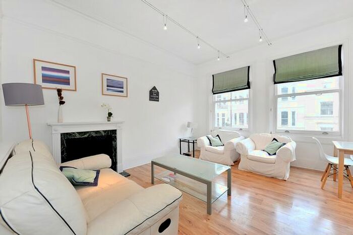 2 Bedroom Flat To Rent In De Vere Gardens, London, W8