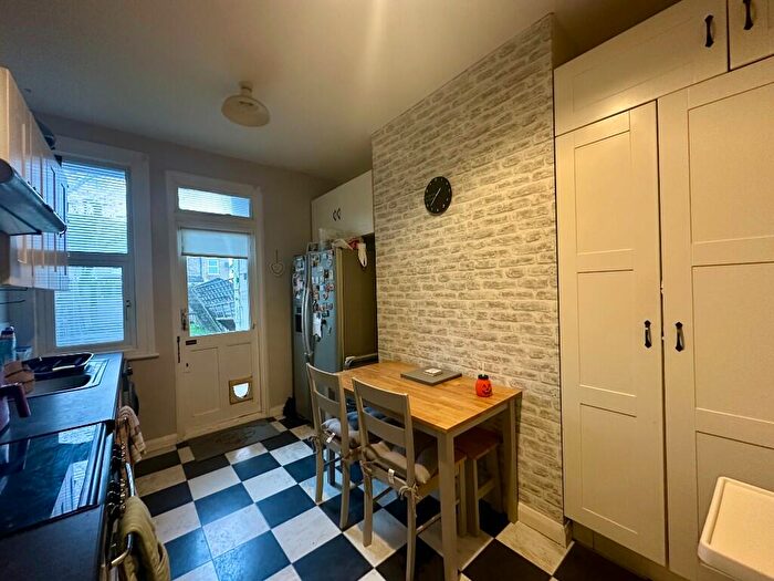 2 Bedroom Flat For Sale In Westminster Drive, Westcliff-On-Sea, Essex, SS0