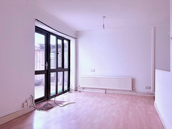 2 Bedroom Flat To Rent In Buttermere Close, Morden, SM4