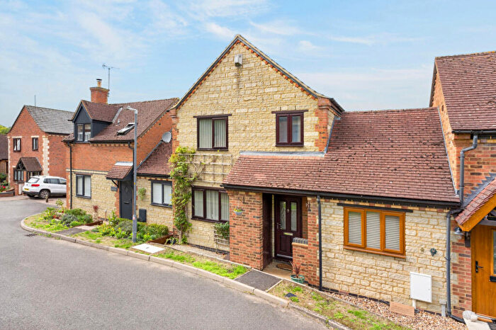 3 Bedroom Terraced House For Sale In Manor Court, Middleton, LE16
