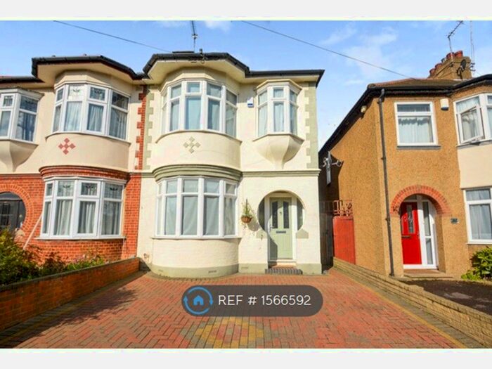 4 Bedroom Semi-Detached House To Rent In St Georges Road, Enfeild, EN1