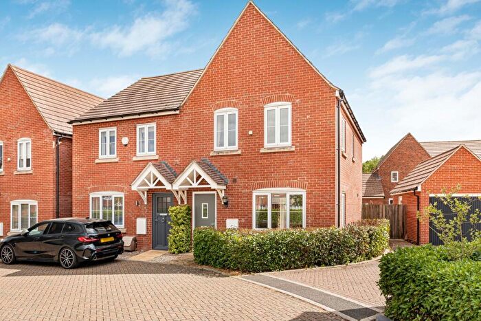 3 Bedroom Semi Detached House For Sale In Kiln Crescent, Chilton, Didcot, Oxfordshire, OX11
