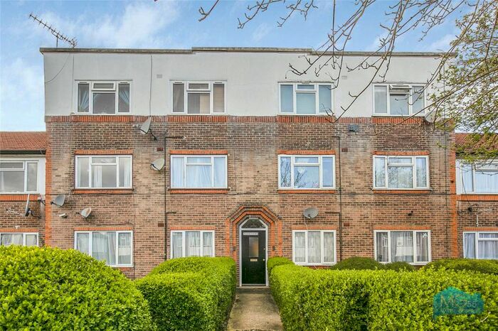 2 Bedroom Flat To Rent In Manor Court, York Way, Whetstone, London, N20