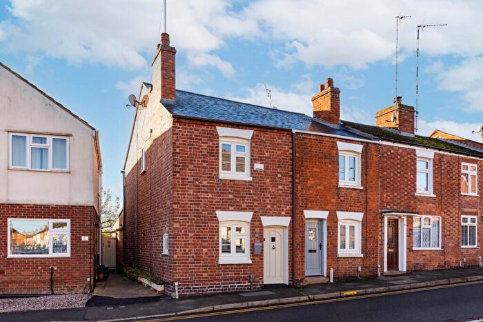 2 Bedroom End Of Terrace House For Sale In Spring Lane, Kenilworth, Warwickshire, CV8