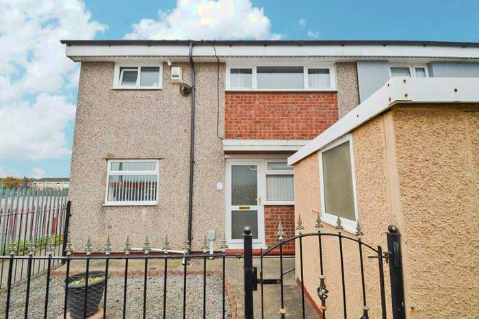 3 Bedroom End Of Terrace House To Rent In Biggin Avenue, Bransholme, Hull, HU7