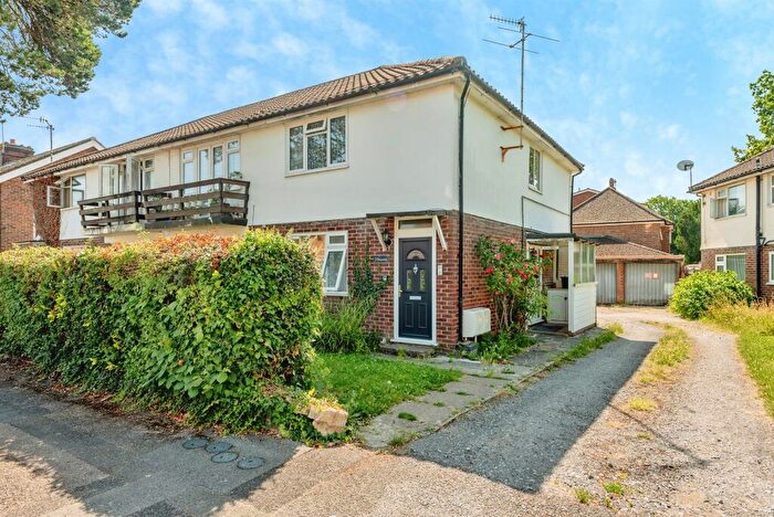2 Bedroom Maisonette For Sale In Queens Road, Horley, RH6