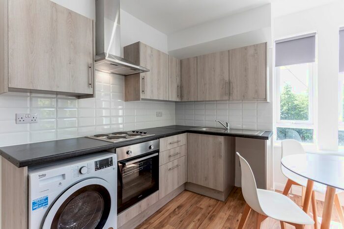 2 Bedroom Flat To Rent In Kings Parade, Askew Road, London, W12