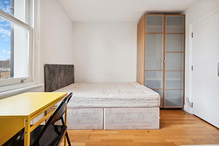 Studio To Rent In Warbeck Road, Shepherds Bush Green, W12