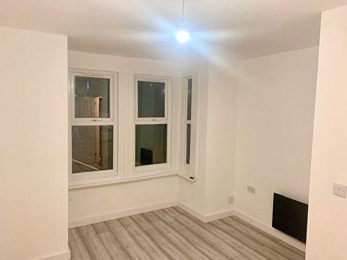 1 Bedroom Flat To Rent In Flat A, Balmoral Road, Gillingham, Kent, ME7