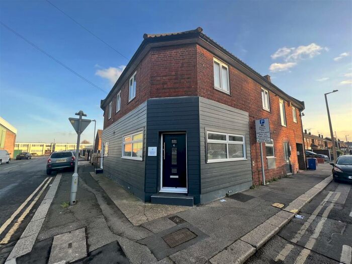 1 Bedroom Apartment To Rent In Montreal Road, Tilbury, RM18