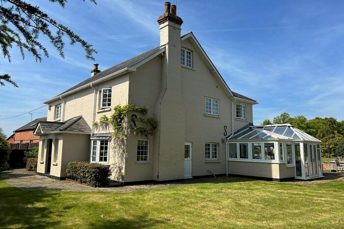 4 Bedroom House To Rent In Spencers Wood, Berkshire, RG7