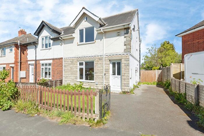 2 Bedroom Semi-Detached House For Sale In Teign Bank Road, Hinckley, LE10
