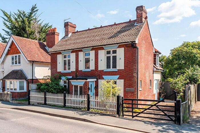 3 Bedroom Cottage For Sale In Newtown Road, Warsash, SO31