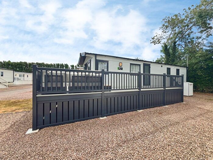 3 Bedroom Park Home For Sale In Tiddington Road, Tiddington, Stratford-Upon-Avon, CV37