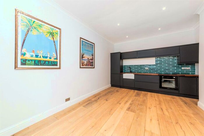 2 Bedroom Flat To Rent In Old Shoreham Road, Hove, East Sussex, BN3