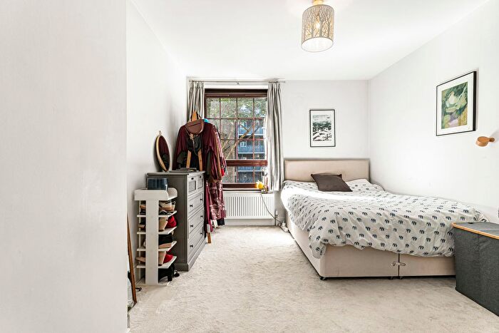 2 Bedroom Flat For Sale In Barlow House, Provost Estate, London, N1