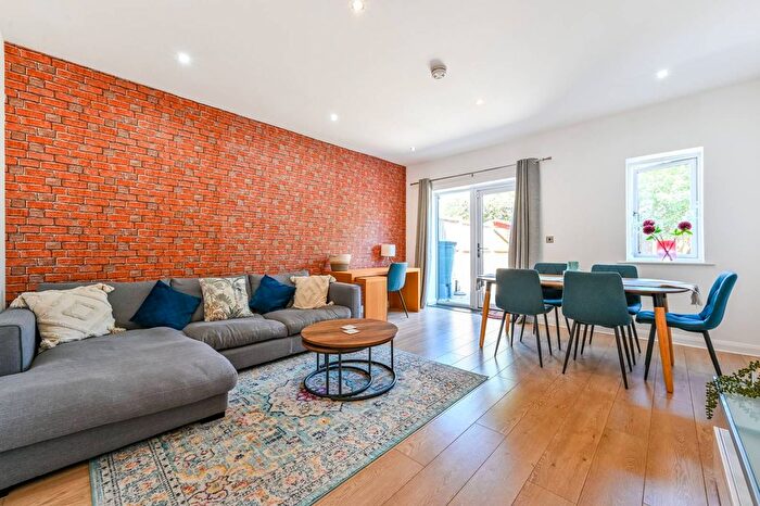 4 Bedroom Terraced House To Rent In Thornbury Way, Walthamstow, London, E17