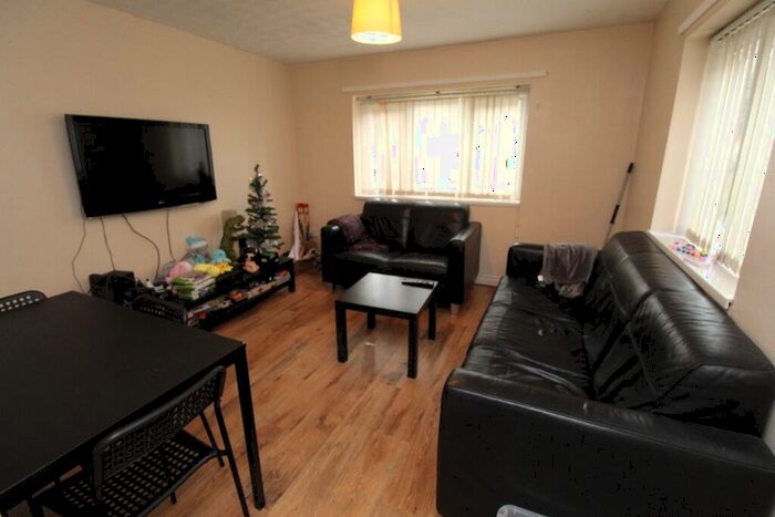 6 Bedroom Semi Detached House To Rent In Lenton Boulevard, Lenton, Nottingham, NG7
