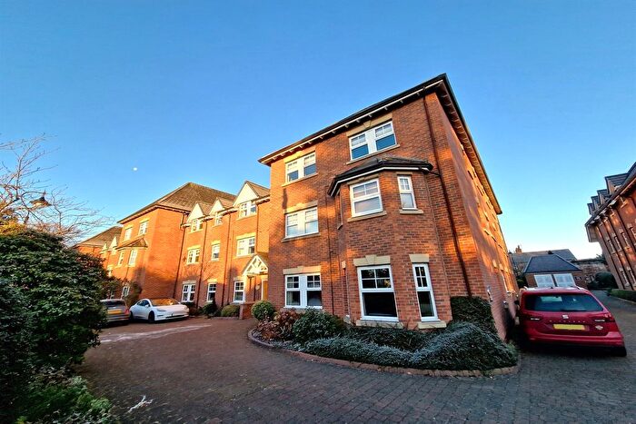 2 Bedroom Flat To Rent In Wellington Road, Timperley, Altrincham, WA15