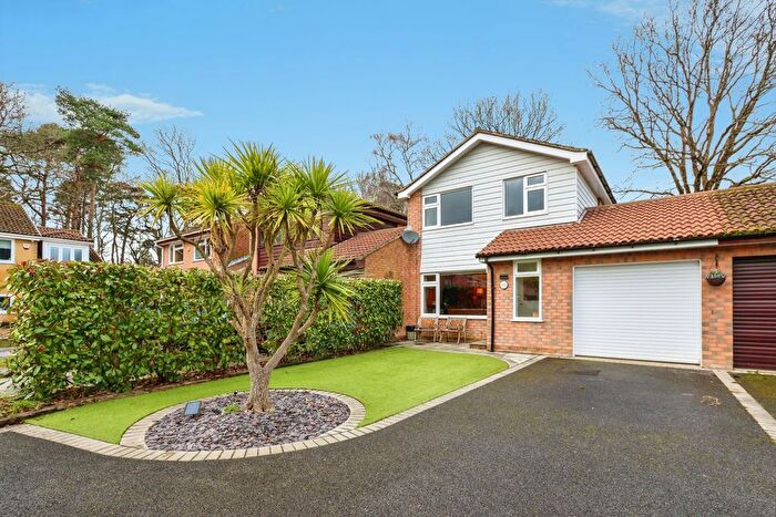 3 Bedroom Link Detached House For Sale In Hasler Road, West Canford Heath, Poole, Dorset, BH17