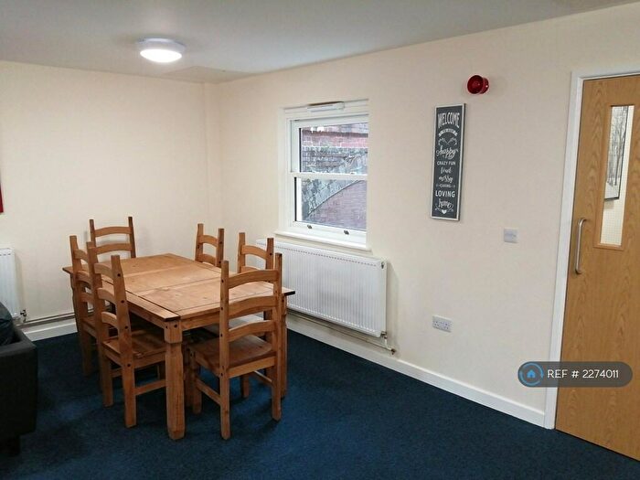 5 Bedroom Flat To Rent In Moss Yard, Leamington Spa, CV31
