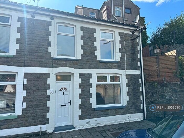 3 Bedroom End Of Terrace House To Rent In Protheroe Street, Ferndale, CF43