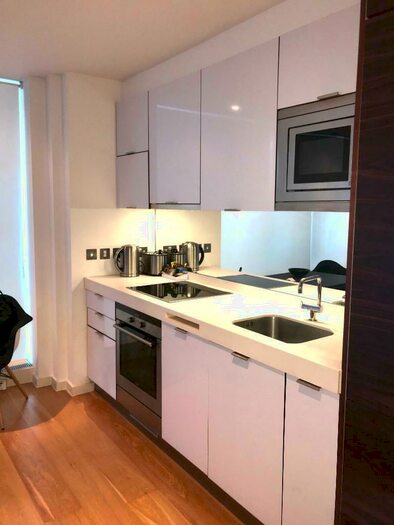 Studio To Rent In Ontario Tower, Fairmont Avenue, Blackwall, Canary Wharf, London, E14