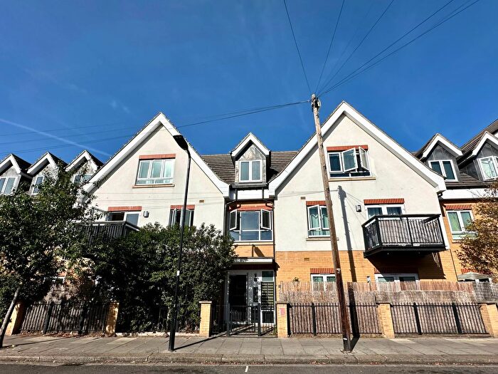 1 Bedroom Flat To Rent In Featherstone Road, Southall, UB2