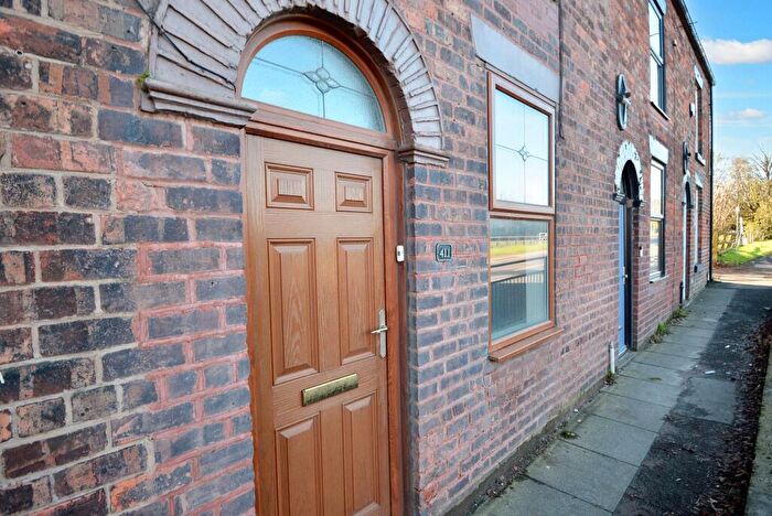 3 Bedroom Terraced House To Rent In Wigan Road, Westhoughton, BL5