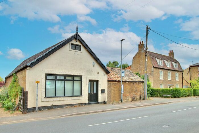 3 Bedroom Semi-Detached Bungalow To Rent In High Street, Somersham, PE28
