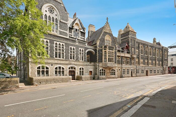 2 Bedroom Flat For Sale In Ladywell, Dover, CT16