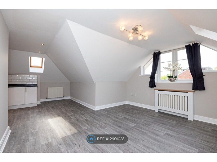 2 Bedroom Flat To Rent In Lavender Hill, Enfield, EN2