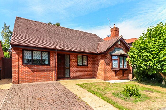 3 Bedroom Detached Bungalow For Sale In Five Acres, Kings Langley, WD4