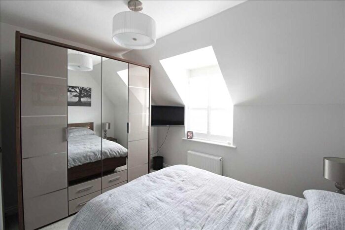 2 Bedroom Apartment To Rent In Albany Court, Leigh On Sea, SS9