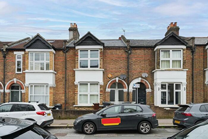 1 Bedroom Flat To Rent In Hartington Road, St James Street, Walthamstow, London, E17