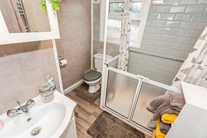 2 Bedroom Detached House For Sale In Oak Drive, Woodland Park, Waunarlwydd, Swansea, SA5