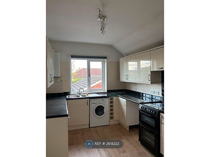 2 Bedroom Flat To Rent In Carlton Lane, Lofthouse, Wakefield, WF3