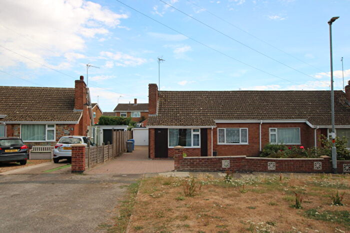 3 Bedroom Semi-Detached Bungalow To Rent In Pennine Way, Kettering, North Northamptonshire, NN16