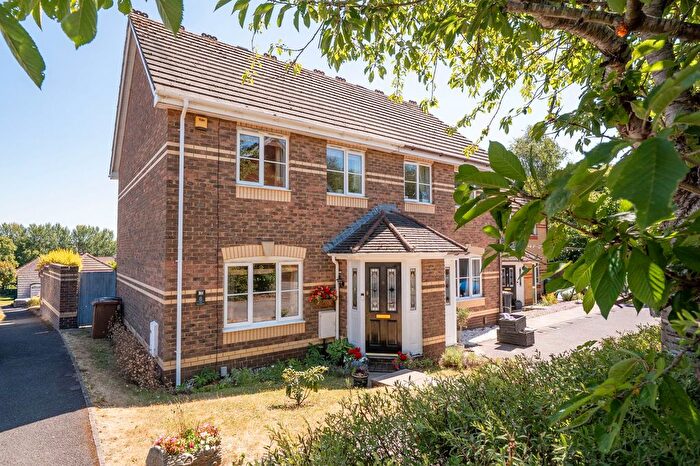 3 Bedroom Semi-Detached House For Sale In The Ramparts, Andover, SP10