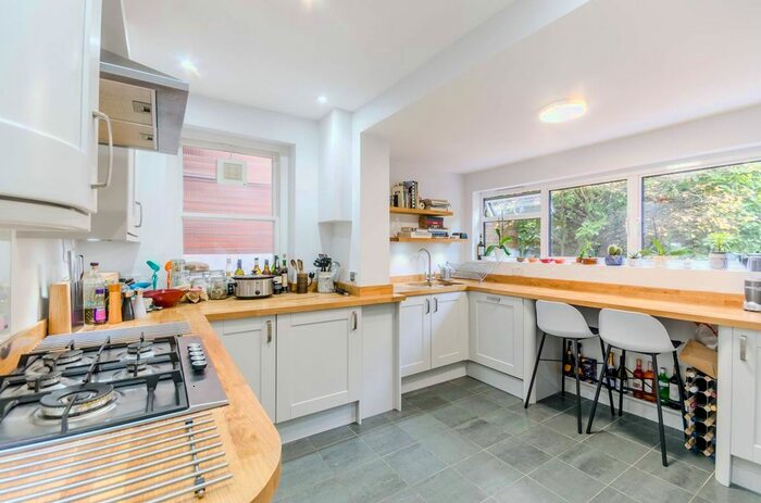 2 Bedroom Flat To Rent In Holmbush Road, Putney, London, SW15