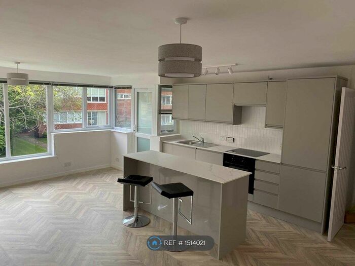 2 Bedroom Flat To Rent In Shaw Lane, Leeds, LS6