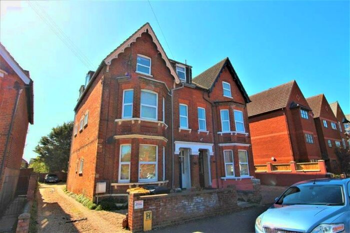 1 Bedroom Flat To Rent In Hurst Grove, Bedford, MK40