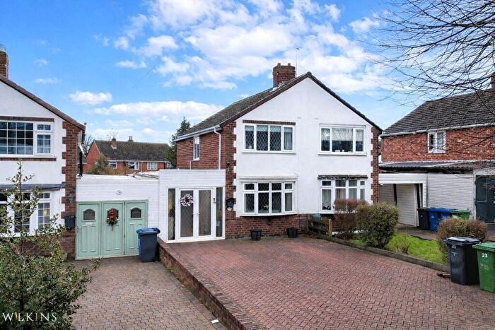 3 Bedroom Semi-Detached House For Sale In Beyer Close, Tamworth, Staffordshire, B77