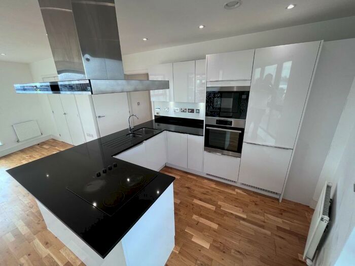 3 Bedroom Apartment To Rent In Leven Road, Limehouse, London, E14