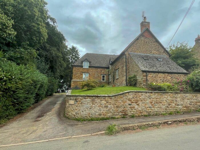 4 Bedroom House To Rent In Preston Capes, NN11