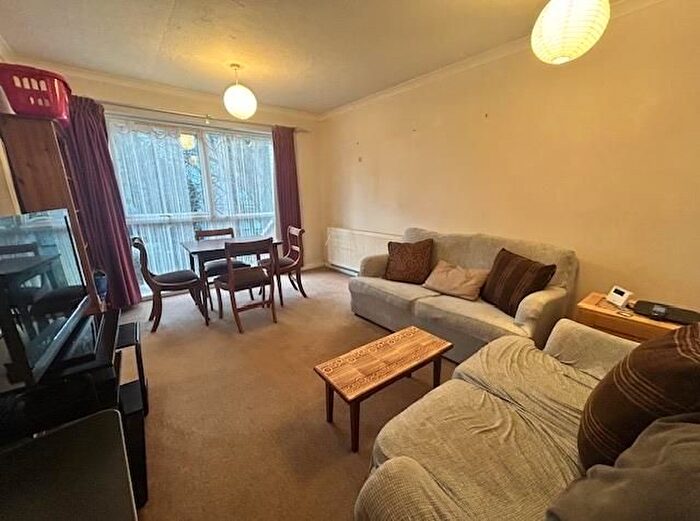 2 Bedroom Flat To Rent In Laleham Road, Shepperton, TW17